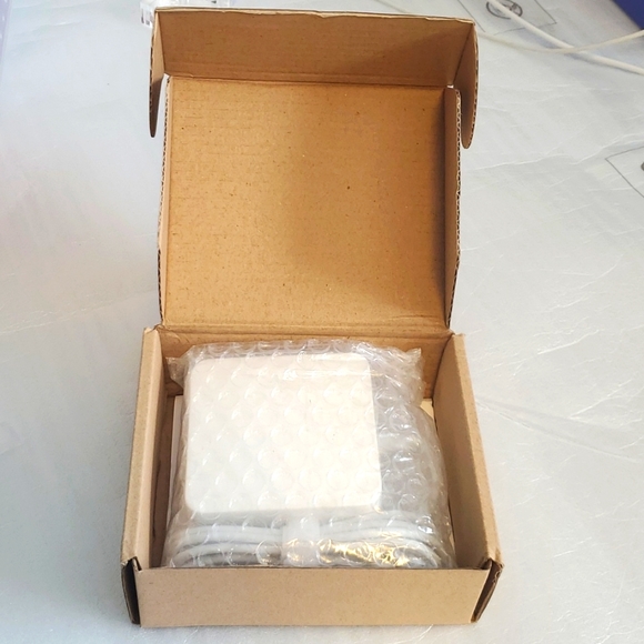 GENERIC AC Replacement Macbook Pro charger/adapter - Picture 8 of 11